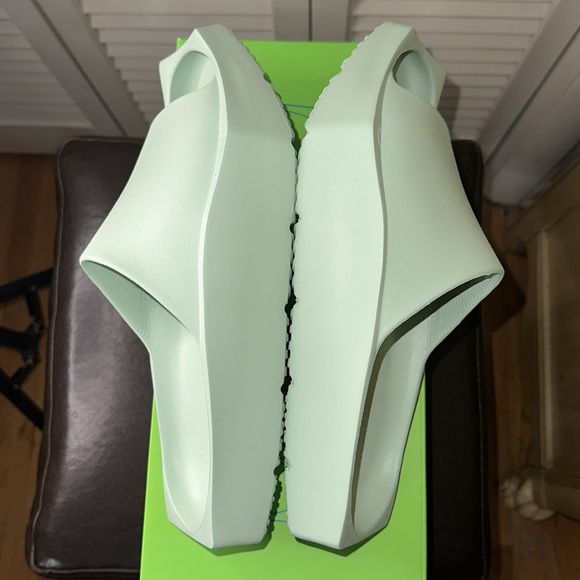 WMNS Jordan Hex Slide…”Pistachio Frost” - Picture 6 of 7